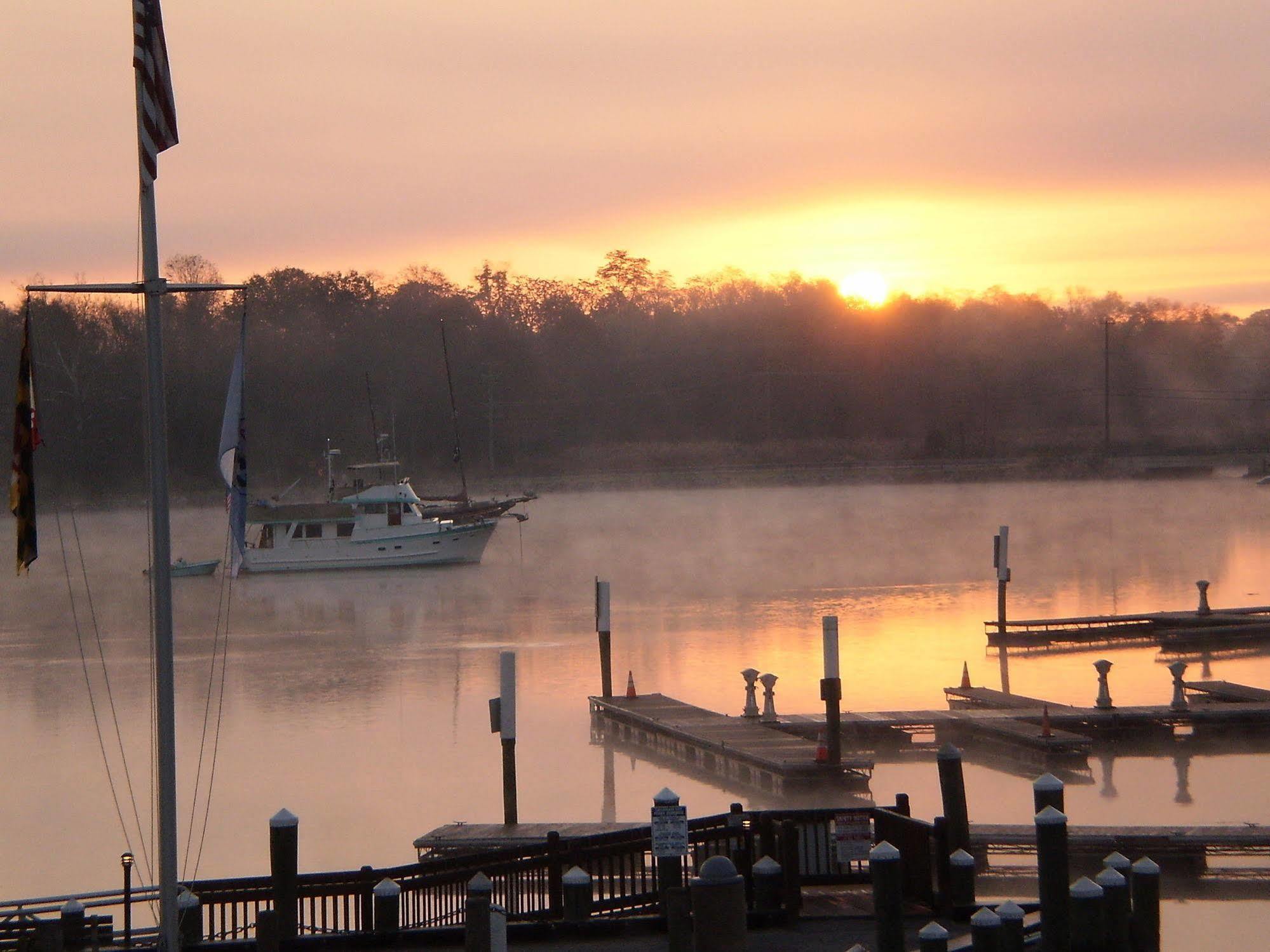Inn At The Canal Bed & Breakfast Chesapeake City Bagian luar foto